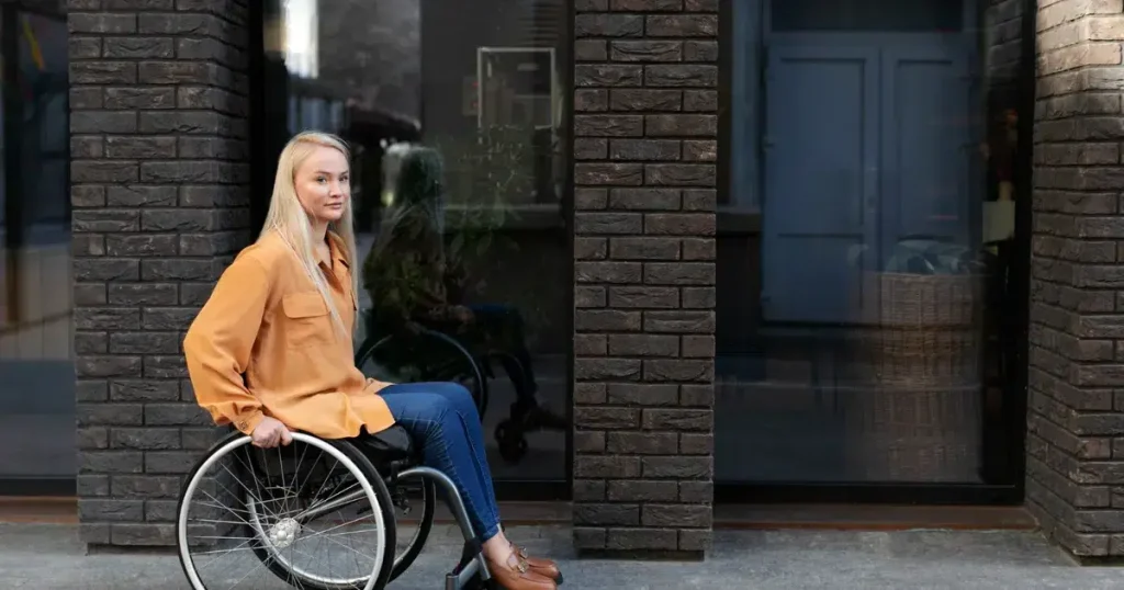 Schimbări la certificatul de handicap după 18 ani. Ce drepturi pot fi menținute până la 26 de ani?