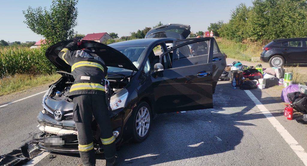Accident rutier cu două autoturisme la Vlădeni. Patru persoane au fost evaluate de medici – FOTO