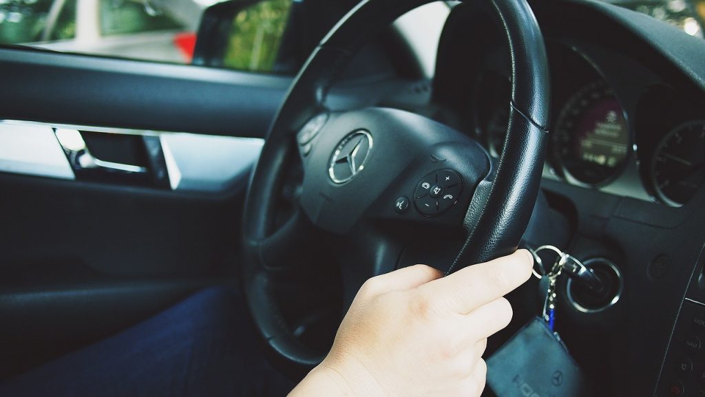 ”Spionul” din trafic / Avea carte de identitate italiană falsă, iar mașina era dotată cu sistem automat de rotire a plăcuțelor de înmatriculare  / A fost prins în Sinaia, cu ajutorul camerelor video speciale
