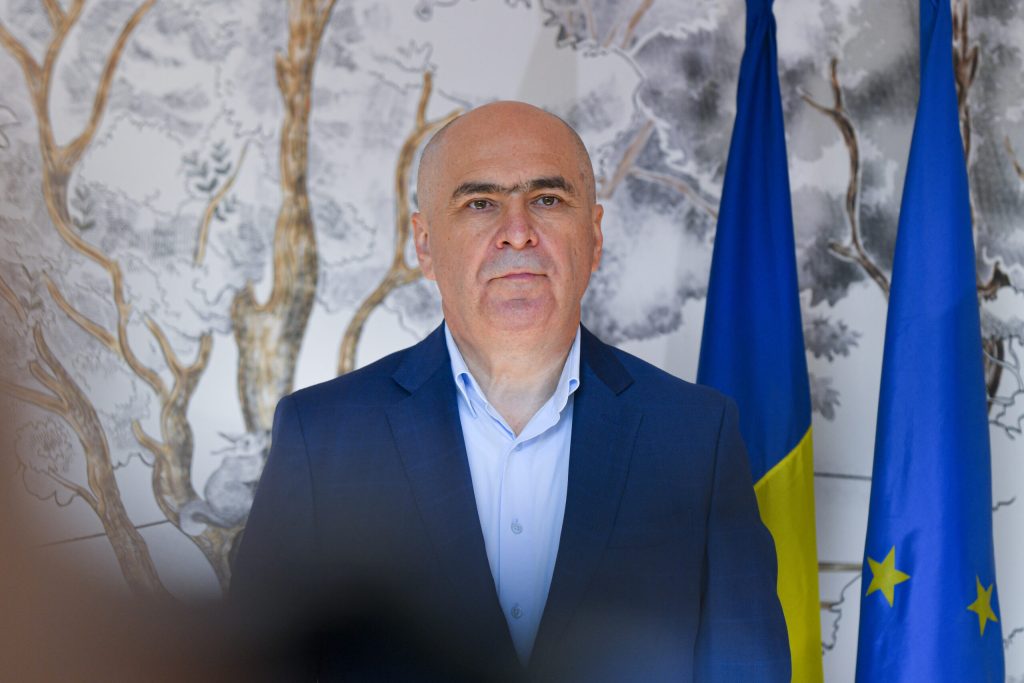 Bolojan răspunde criticilor privind întâlnirea cu președinta CCR: „Se încearcă să se facă din țânțar armăsar”