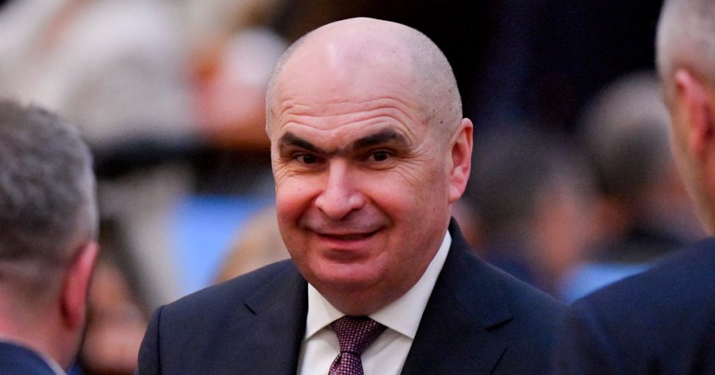 Bolojan critică investițiile în stadioane: „Nu umplem tribuna nici cu toți cetățenii comunei”