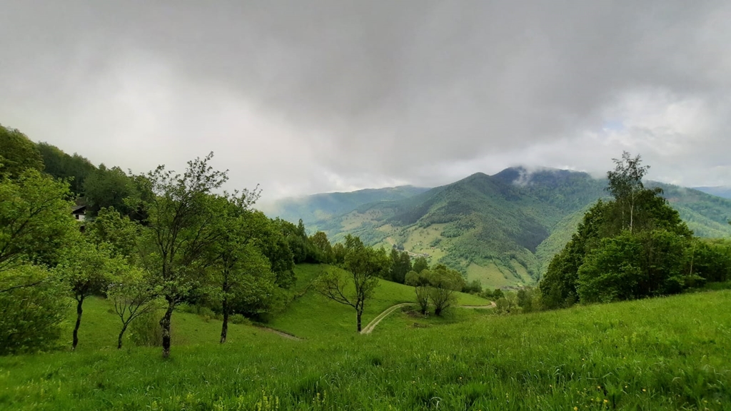 Răcire bruscă și furtuni în mai multe regiuni