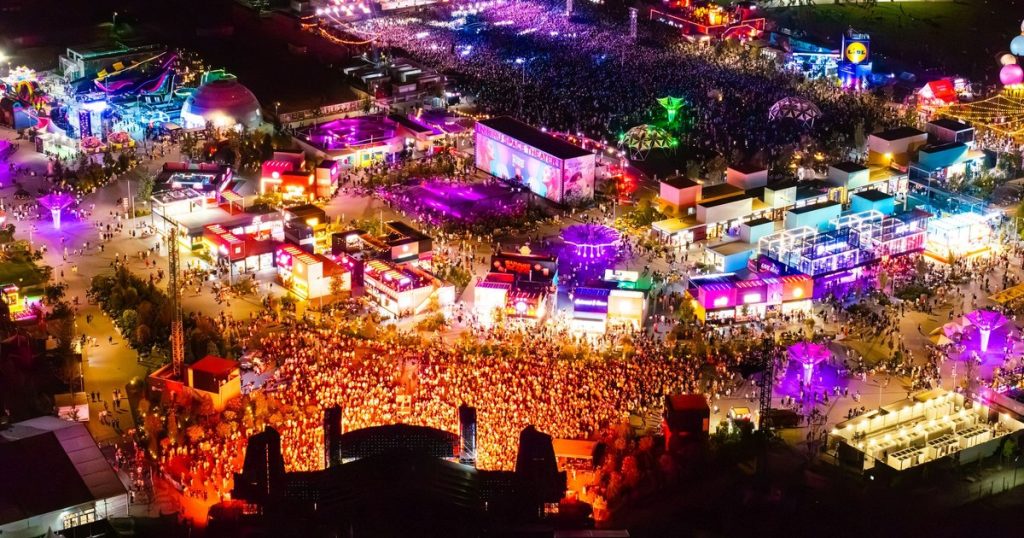 Festivalul STARDUST a adus hiturile anilor ’90 și 2000 la NIBIRU, într-un weekend care a unit generațiile
