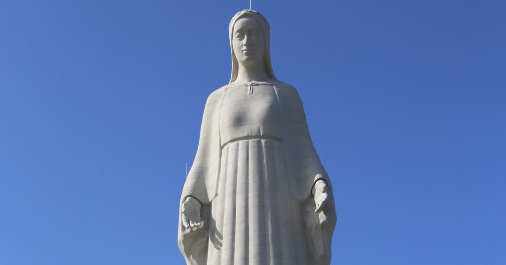Cea mai înaltă statuie a Fecioarei Maria din Europa! Monumentul a fost inaugurat în Polonia