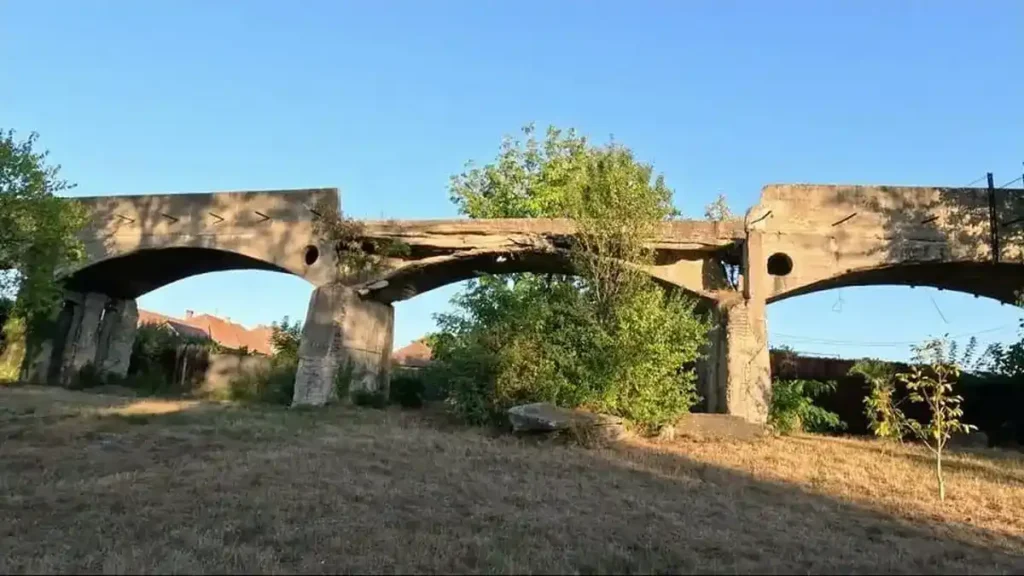 Decizie de ultim moment: Apeductul centenar din Alba scapă de demolare