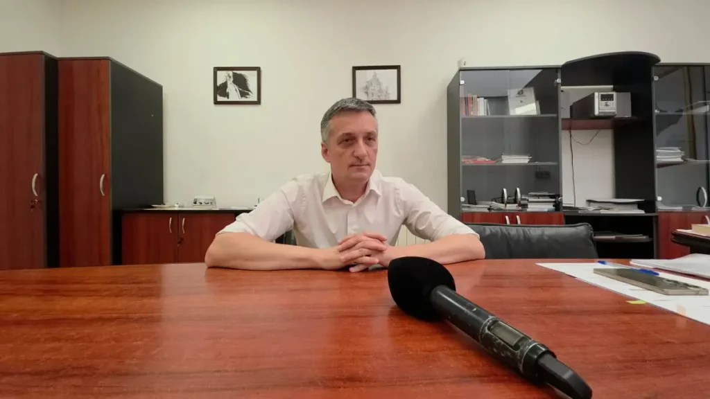 Transportul public din Alba Iulia reactivat după două luni de stagnare. Viceprimarul menționează: „Disputele financiare rămân în instanță”