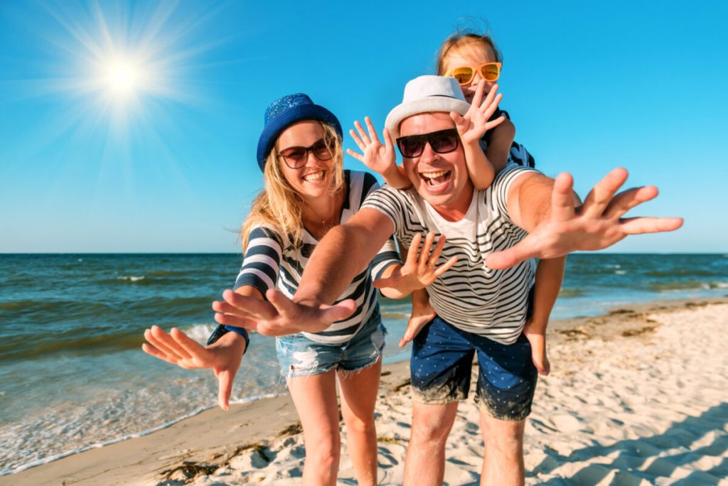 Ce cheltuieli îi fac pe români să depășească bugetul de vacanță / 66% au ajuns să plătească mai mult decât era necesar