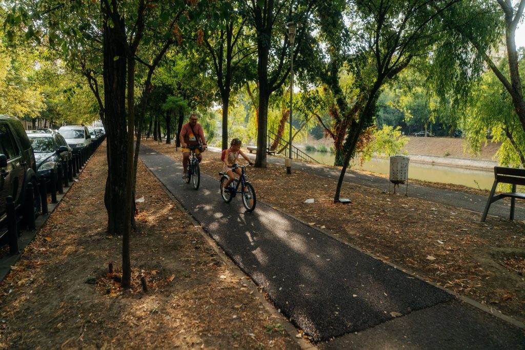 Primăria Timișoara a primit oferte pentru realizarea unei noi piste velo care va lega municipiul de comuna Ghiroda, pe malul Begăi