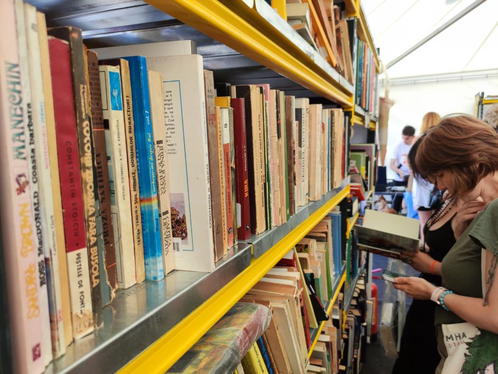 Târgul de carte Gaudeamus începe joi în Piața Mare. Vizitatorii vor putea găsi „cele mai recente apariții editoriale, bestseller-uri și titluri noi”