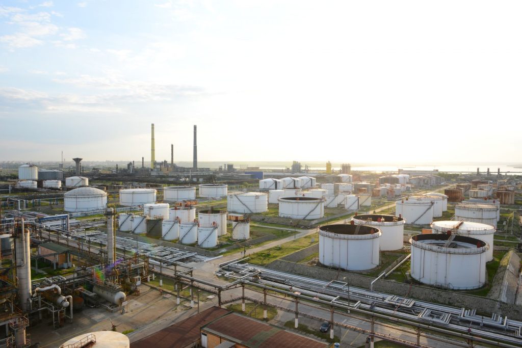 Rompetrol intensifică măsurile de optimizare energetică. „Prioritatea Grupului KMGI rămâne menţinerea rafinăriilor Petromidia şi Vega în parametri optimi de operare”