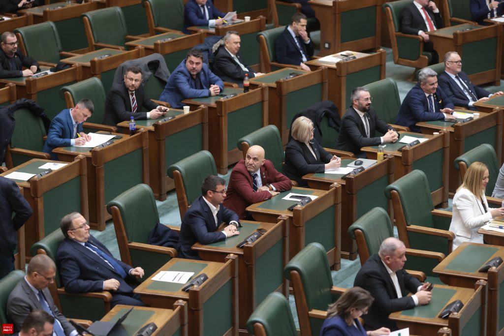 Senatul va decide săptămâna viitoare dacă anchetează întâlnirea dintre Ilie Bolojan și președinta CCR, Simina Tănăsescu