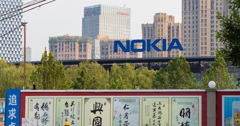 Nokia pierde teren în fața rivalilor locali și își restrânge drastic operațiunile din China. Cum stă compania în România