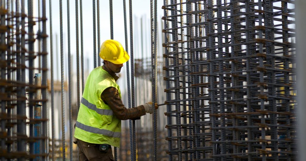 Caz revoltător la Tulcea: un medic oncolog lucrează în construcții, deși Spitalul Județean nu are specialiști. Motivul absurd pentru care nu poate profesa