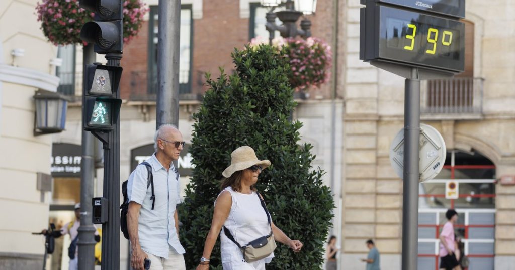 Căldura extremă revine în următoarele zile în România. Unde vor fi 39°C și nopți tropicale