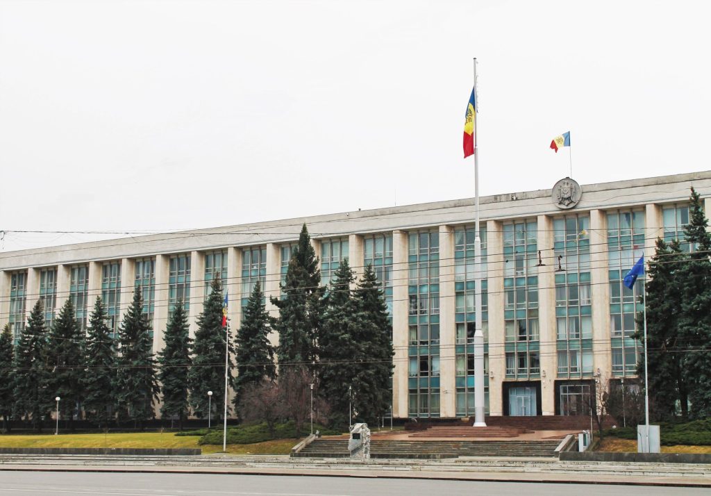 (VIDEO) Guvernul compensează întârzierea reformei salarizării cu plăți unice de până la 4000 de lei