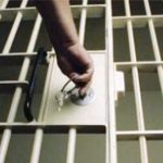Și-a agresat soția pe stradă, încâlcând ordinul de protecție a patra oară