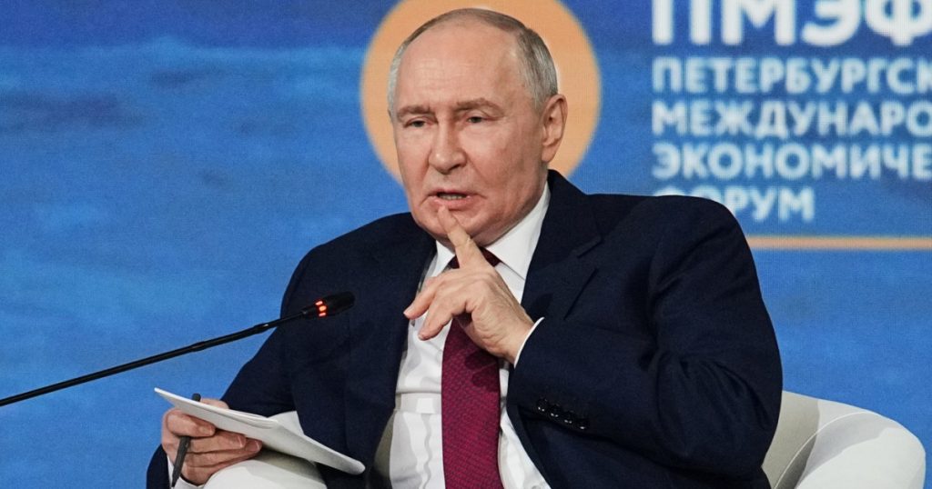 „Nu există consecințe critice”. În timp ce rușii stau la coadă la benzinării și fug din țară, Putin neagă impactul dronelor ucrainene