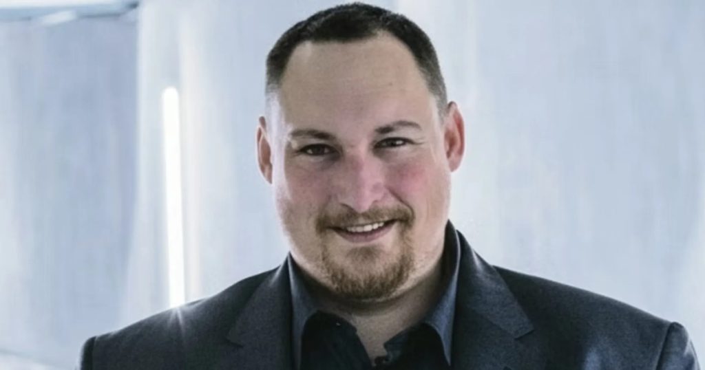 „Duc o luptă pentru viaţa mea cu serviciile secrete ruse”. Tânărul afacerist german din domeniul armelor devenit ținta Kremlinului