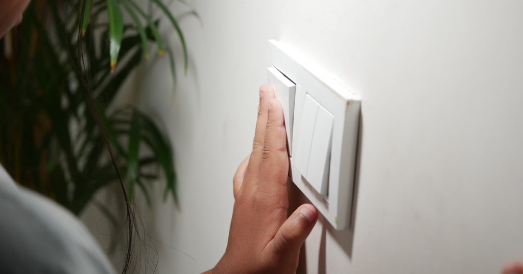 Românii pot face bani din reducerea voluntară a consumului de energie. Cum funcționează noul sistem aprobat de ANRE