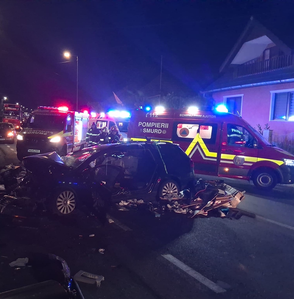 Accident grav: o femeie a fost descarcerată și transportată la spital, în cod roșu medical