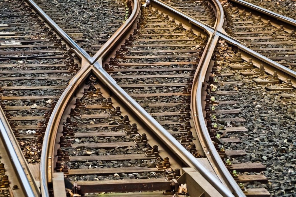 Ministrul interimar al Transporturilor, despre transportul feroviar: Faţă de ultimii 10 ani, situaţia este de două ori mai proastă