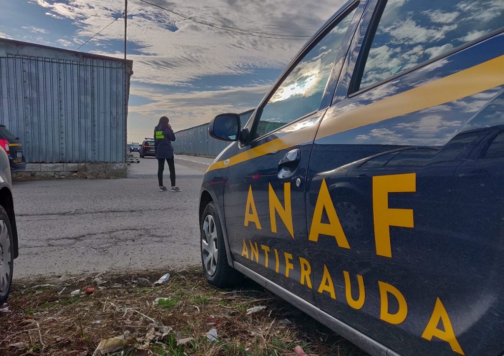 Cum erau ascunse salariile plătite la negru: ANAF a găsit o agendă cu plăți ilegale, făcute timp de 3 ani, într-un complex turistic