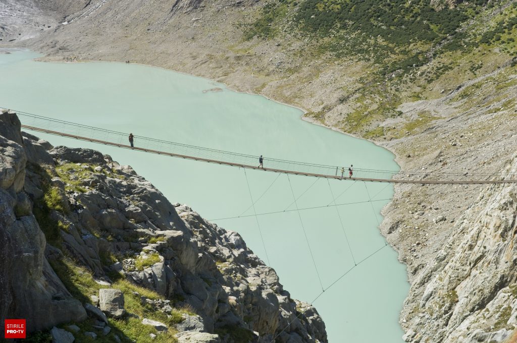 Doi alpiniști dispăruți în urmă cu 34 de ani, găsiți în Alpi după topirea unui ghețar. Cum au fost identificați