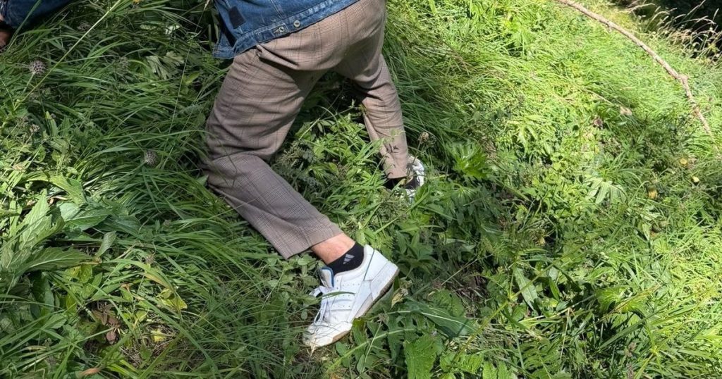 A urcat pe munte, în Bucegi, ca la plimbare: în adidași şi pantaloni de stofă. Turistul străin, recuperat de salvamontişti