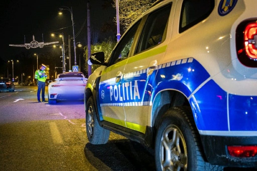 Traficul este blocat pe DN 1 pe sensul de mers către Braşov după ce un TIR s-a răsturnat pe șosea