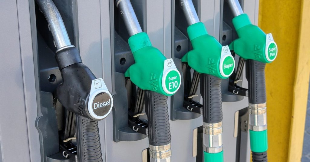 România, cea mai mare scumpire a carburanților din UE. Petrolul, cursul valutar și taxele țin prețurile sub presiune