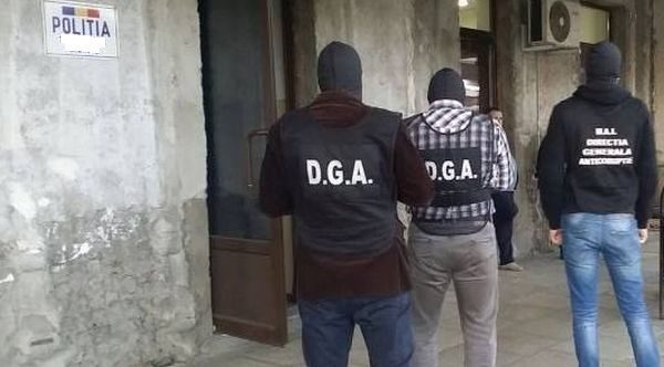 Flagrant pe graniță: A vrut să cumpere legea cu 100 de euro, dar s-a ales cu dosar penal la DGA!