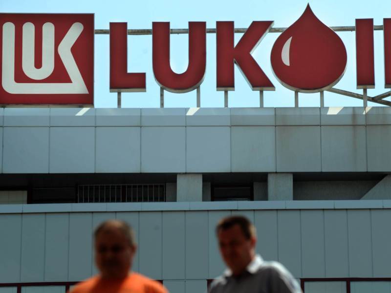 Lukoil ia în calcul intrarea în insolvenţă a Rafinăriei Petrotel. Care sunt argumentele şi scopul
