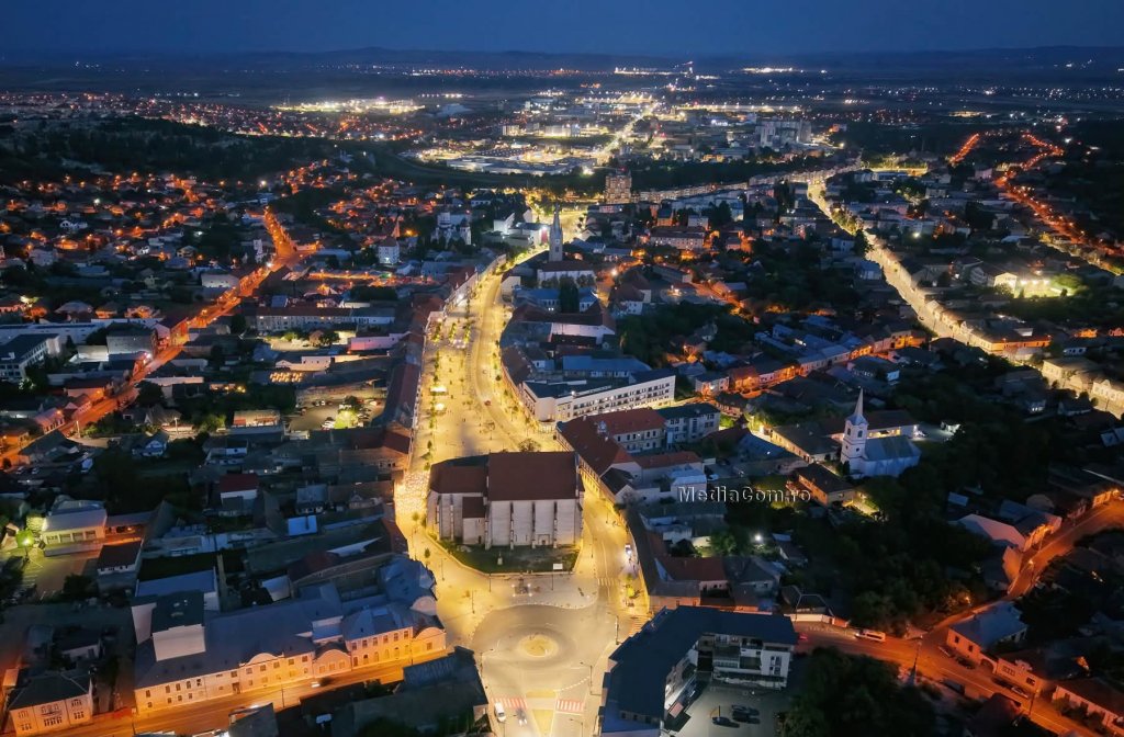 Străzile din Turda, mai bine luminate noaptea. Sute de corpuri LED au fost montate / Cristian Matei: „Fiecare sesizare contează”
