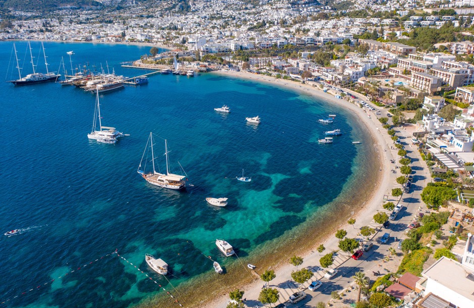 România, la coada clasamentului european a turiştilor străini. 5,3 milioane de înnoptări au înregistrat străinii în cazările locale anul trecut. Doar 2,6 milioane de turişti au venit din afara ţării, iar principala destinaţie a acestora a fost Bucureştiul