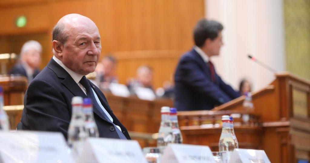 „Avem un președinte complexat”. Băsescu, despre „exigențele” lui Nicușor Dan: Subiectele salarii, ANI, Guvern, a blocat aceste procese