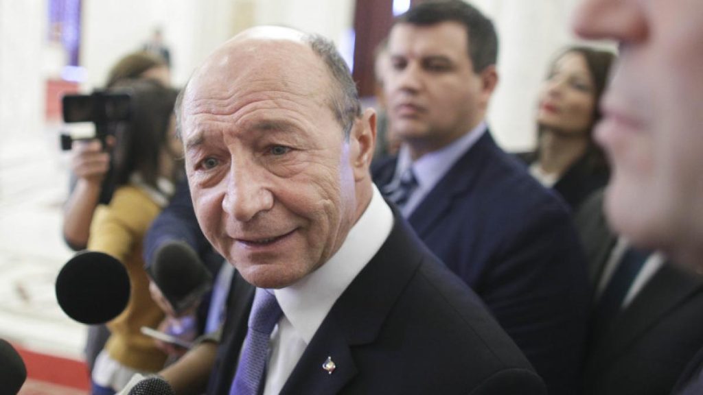 Traian Băsescu avertizează: Întârzierea Legii Salarizării împinge România spre categoria „junk”