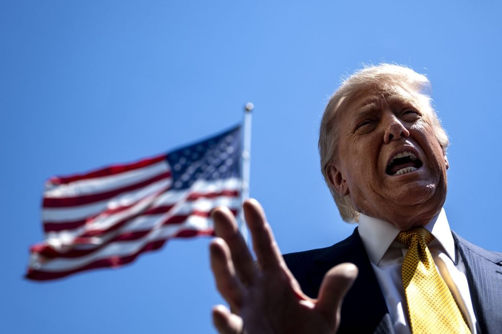 Donald Trump spune că strâmtoarea Ormuz este „teritoriu american”. O replică din Iran