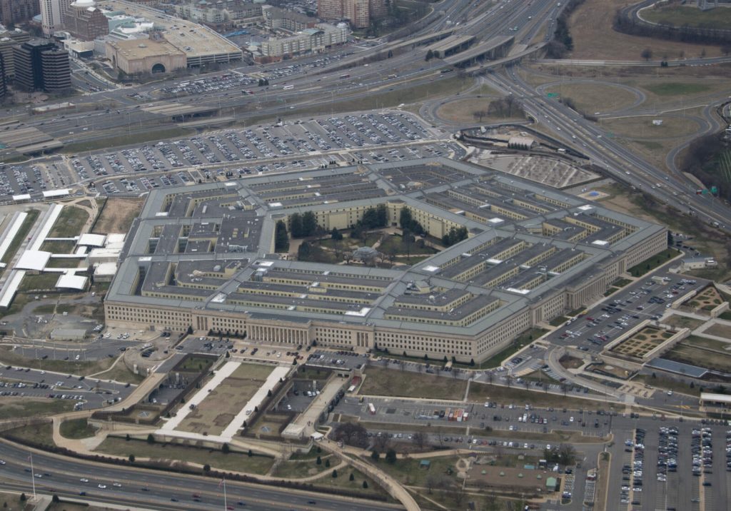 Trei jurnaliști ai publicației militare Stars and Stripes, inclusiv redactorul-șef, concediați de Pentagon. Care ar fi motivul invocat