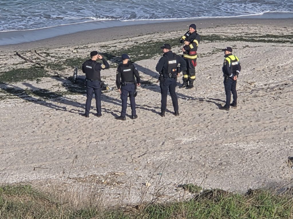 Fragment de dronă semnalat în zona plajei Tuzla. Scafandri de luptă EOD, trimiși pentru evaluare pirotehnică
