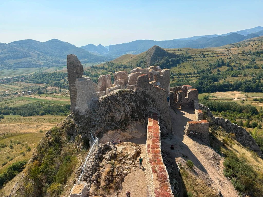 FOTO Cetatea Colțești și Conacul Thorotzkay–Rudnyanszky reintră în circuitul turistic: A fost realizată recepția lucrărilor de restaurare, finanțate prin PNRR
