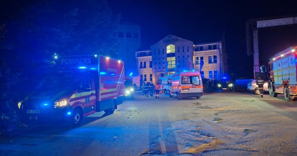 Trei pacienți intoxicați cu fum la Arad, după un incendiu pornit de la ziare aprinse într-un centru medical