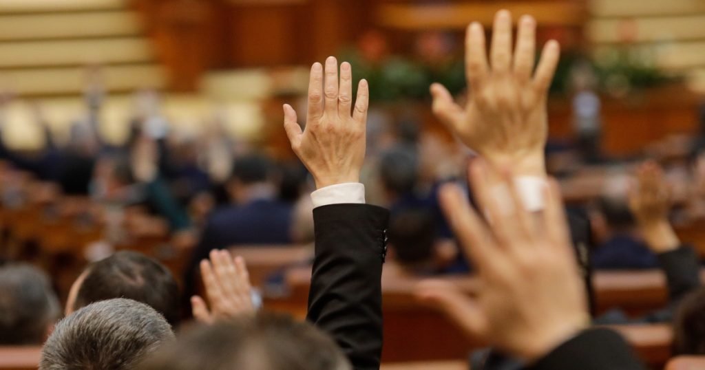 Sesiune extraordinară în Parlament, până miercuri: ce proiecte de lege sunt pe agenda celor două camere