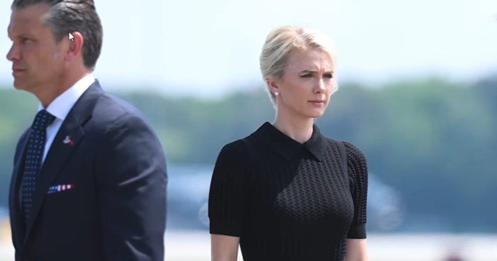 Motiv de bârfă la Washington: presupusa amantă și soția lui Donald Trump, împreună la un eveniment monden