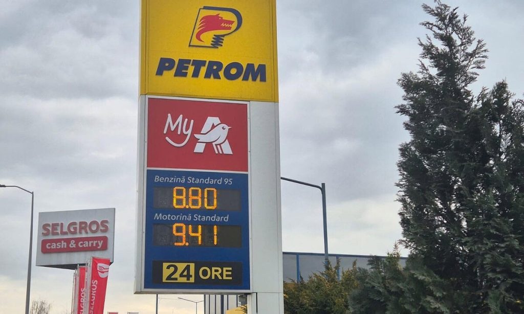 Prețul petrolului scade cu peste 1 dolar. Piețele așteaptă noile sancțiuni americane împotriva Iranului