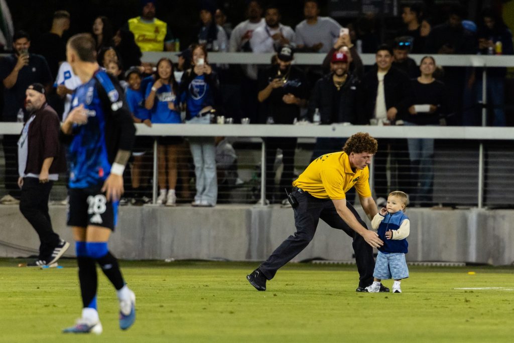 VIDEO: Faza zilei – Un bebeluș a întrerupt un meci de fotbal din MLS
