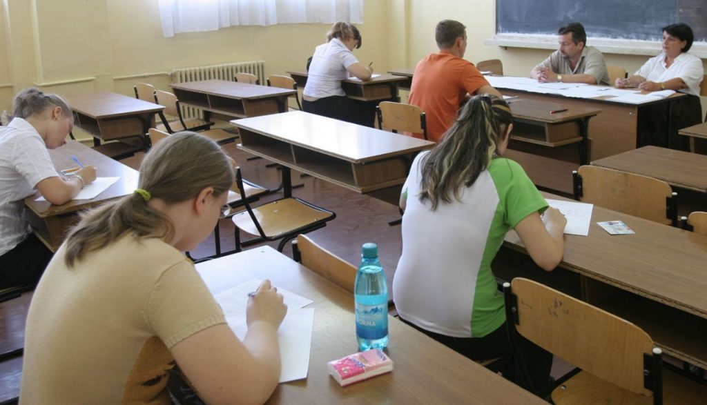 Ajutor de 500 de lei pentru elevi și preșcolari. Cine poate obţine banii şi până când trebuie depuse cererile