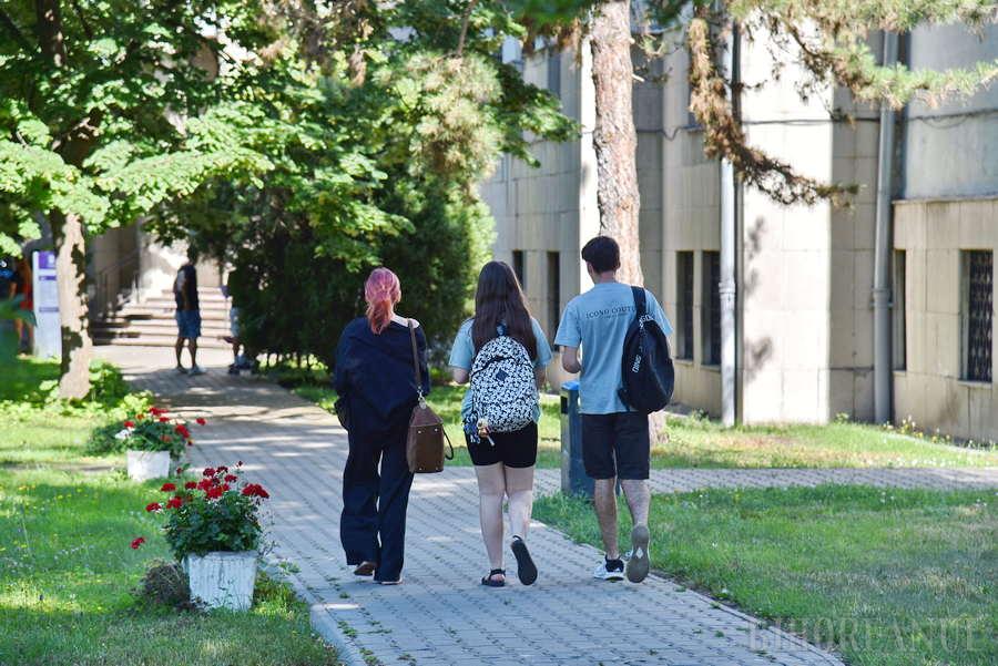 Trei noi programe de licență la Universitatea din Oradea, dintre care două în engleză. Cât costă studiile