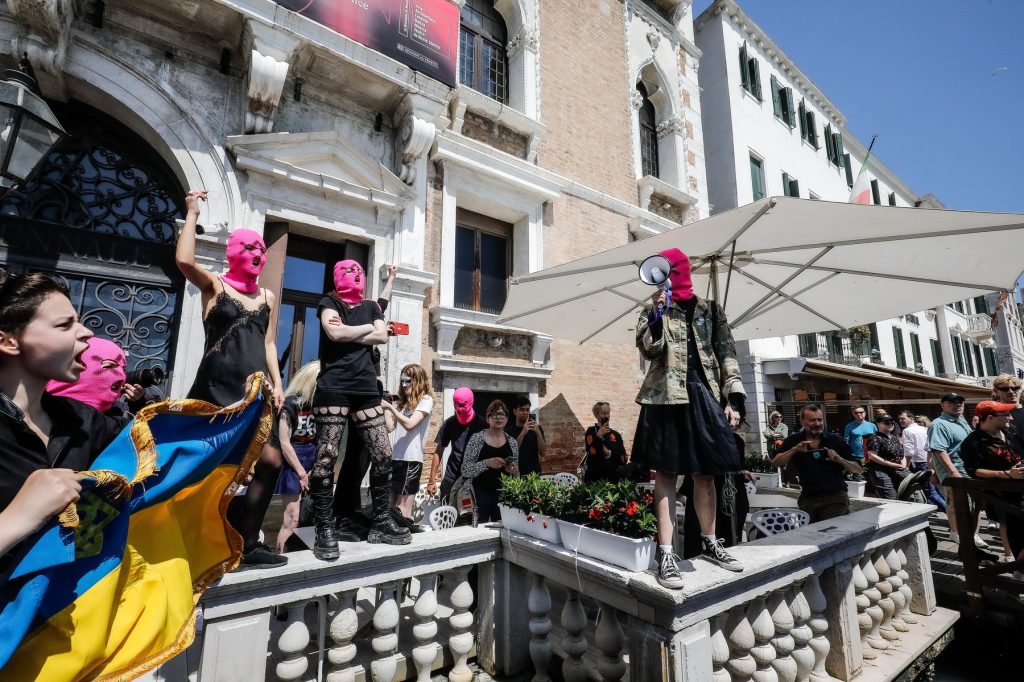 O fostă membră a trupei Pussy Riot dezvăluie că a fost informatoare FSB și că a fost implicată într-un complot de asasinat