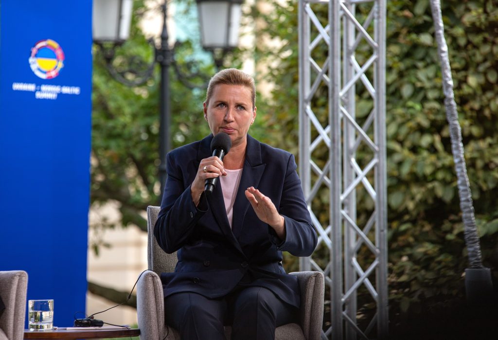„Micul punct de pe nas”. Premierul Mette Frederiksen ripostează tăios la un sfat de frumusețe primit de la un chirurg