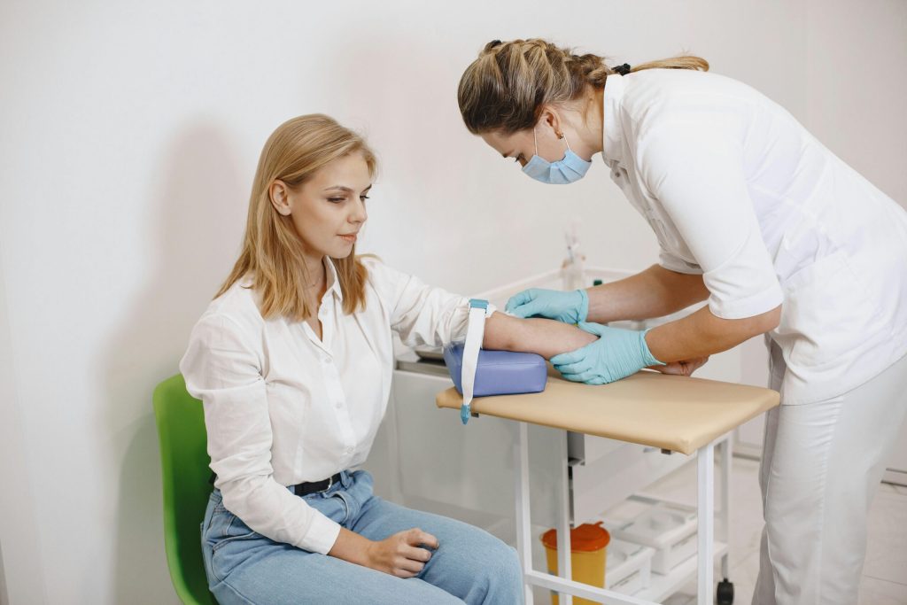 Pacienții își vor putea vedea online rețetele, trimiterile și istoricul medical. Ce se schimbă de la 1 septembrie